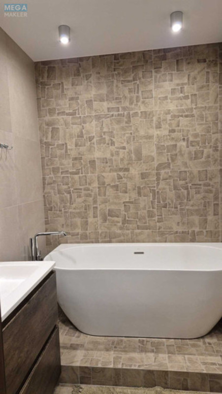 Продаж 3 кімнатної квартири (105/?/15), 8 пов. 9 пов. будинку, <a class="location-link" href="/kiev/" title="Недвижимость Київ">Київ</a>, <a class="location-link" href="/kiev/goloseevskij/" title="Недвижимость Голосіївський район">Голосіївський р-н</a>, Метрологічна вул., 10б (изображение 9)