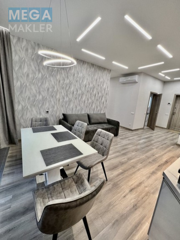 Оренда 1 кімнатної квартири, люкс, <a class="location-link" href="/kiev/" title="Недвижимость Київ">Київ</a>, <a class="location-link" href="/kiev/pecherskij/" title="Недвижимость Печерський район">Печерський р-н</a>, Верхогляда 19А ( <img src="https://megamakler.com.ua/metro/00ff00.gif" alt="" class="metro" /> м. Печерская, 10 ) (изображение 2)