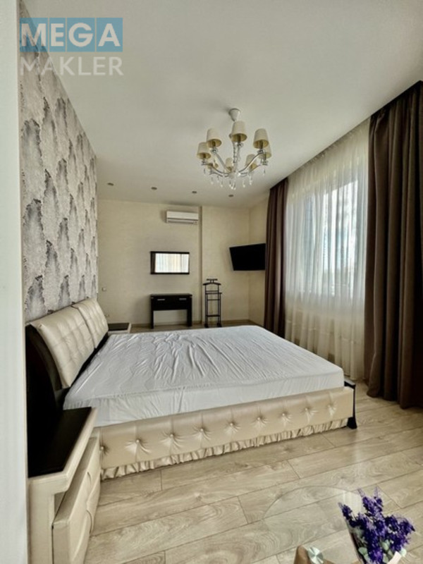 Оренда 2 кімнатної квартири, люкс, <a class="location-link" href="/kiev/" title="Недвижимость Київ">Київ</a>, <a class="location-link" href="/kiev/darnickij/" title="Недвижимость Дарницький район">Дарницький р-н</a>, Трускавецька 6В ( <img src="https://megamakler.com.ua/metro/00ff00.gif" alt="" class="metro" /> м. Осокорки, 7 ) (изображение 11)