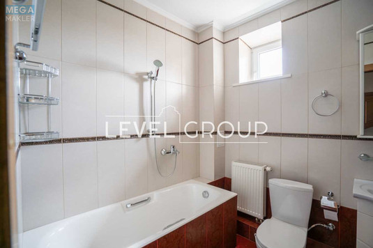 Продаж дома, 2&nbsp;поверху, 419&nbsp;кв.м, 7&nbsp;кімнат, ділянка 10&nbsp;соток, <a class="location-link" href="/kiev/" title="Недвижимость Київ">Київ</a>, <a class="location-link" href="/kiev/desnyanskij/" title="Недвижимость Деснянський район">Деснянський р-н</a>, Радунська вул. (изображение 17)