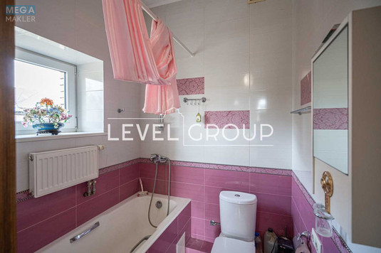 Продаж дома, 2&nbsp;поверху, 419&nbsp;кв.м, 7&nbsp;кімнат, ділянка 10&nbsp;соток, <a class="location-link" href="/kiev/" title="Недвижимость Київ">Київ</a>, <a class="location-link" href="/kiev/desnyanskij/" title="Недвижимость Деснянський район">Деснянський р-н</a>, Радунська вул. (изображение 19)