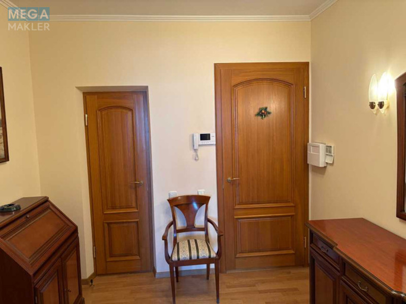 Продаж 2 кімнатної квартири (82/39/10), 11 пов. 18 пов. будинку, <a class="location-link" href="/kiev/" title="Недвижимость Київ">Київ</a>, <a class="location-link" href="/kiev/pecherskij/" title="Недвижимость Печерський район">Печерський р-н</a>, Старонаводницкая ул., 8а (изображение 8)