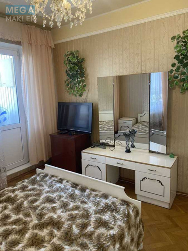 Оренда 3 кімнатної квартири, <a class="location-link" href="/kiev/" title="Недвижимость Київ">Київ</a>, <a class="location-link" href="/kiev/solomenskij/" title="Недвижимость Солом'янський район">Солом'янський р-н</a>, Вадима Гетьмана ул., 44 (изображение 9)