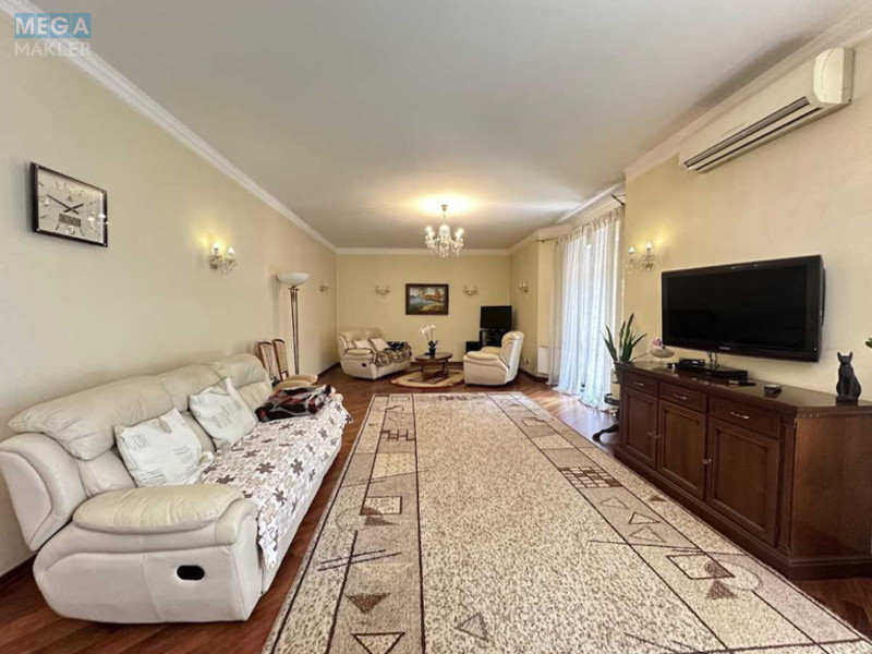 Продаж дома, 2&nbsp;поверху, 283&nbsp;кв.м, 4&nbsp;кімнати, ділянка 8&nbsp;соток, <a class="location-link" href="/kiev/" title="Недвижимость Київ">Київ</a>, <a class="location-link" href="/kiev/darnickij/" title="Недвижимость Дарницький район">Дарницький р-н</a>, 139-я Садовая ул. (изображение 3)