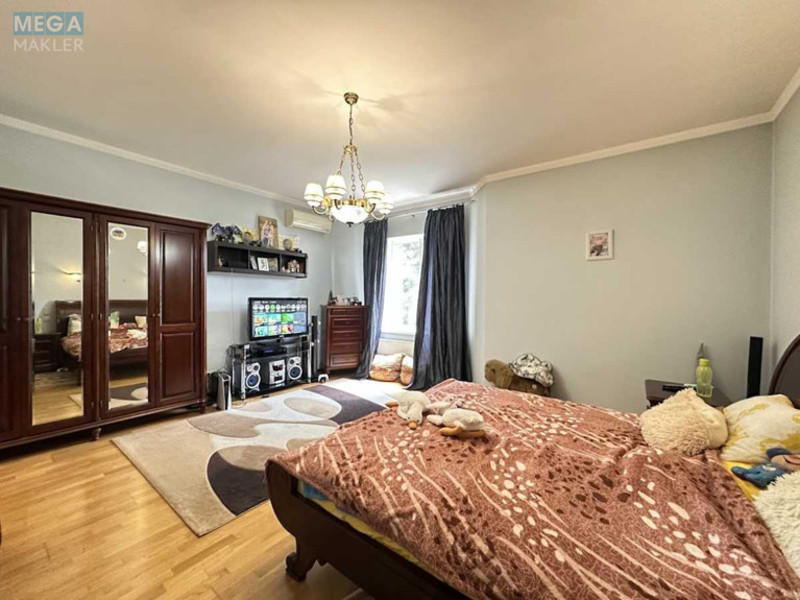 Продаж дома, 2&nbsp;поверху, 283&nbsp;кв.м, 4&nbsp;кімнати, ділянка 8&nbsp;соток, <a class="location-link" href="/kiev/" title="Недвижимость Київ">Київ</a>, <a class="location-link" href="/kiev/darnickij/" title="Недвижимость Дарницький район">Дарницький р-н</a>, 139-я Садовая ул. (изображение 4)