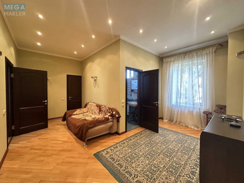 Продаж дома, 2&nbsp;поверху, 283&nbsp;кв.м, 4&nbsp;кімнати, ділянка 8&nbsp;соток, <a class="location-link" href="/kiev/" title="Недвижимость Київ">Київ</a>, <a class="location-link" href="/kiev/darnickij/" title="Недвижимость Дарницький район">Дарницький р-н</a>, 139-я Садовая ул. (изображение 6)