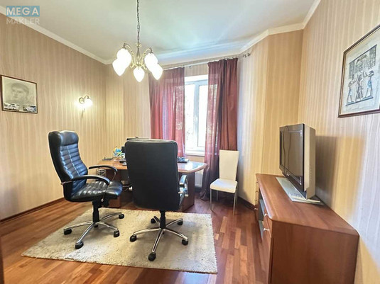 Продаж дома, 2&nbsp;поверху, 283&nbsp;кв.м, 4&nbsp;кімнати, ділянка 8&nbsp;соток, <a class="location-link" href="/kiev/" title="Недвижимость Київ">Київ</a>, <a class="location-link" href="/kiev/darnickij/" title="Недвижимость Дарницький район">Дарницький р-н</a>, 139-я Садовая ул. (изображение 12)