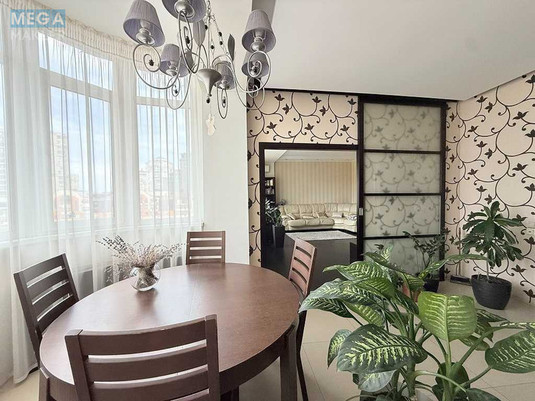Оренда 3 кімнатної квартири, <a class="location-link" href="/kiev/" title="Недвижимость Київ">Київ</a>, <a class="location-link" href="/kiev/shevchenkovskij/" title="Недвижимость Шевченківський район">Шевченківський р-н</a>, Вячеслава Чорновола вул., 25 (изображение 2)