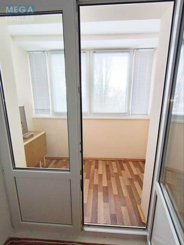 Продаж 3 кімнатної квартири (70/40/10), 4 пов. 9 пов. будинку, <a class="location-link" href="/kiev/" title="Недвижимость Київ">Київ</a>, <a class="location-link" href="/kiev/solomenskij/" title="Недвижимость Солом'янський район">Солом'янський р-н</a>, Сімї Ідзиковських вул., 25 (изображение 17)