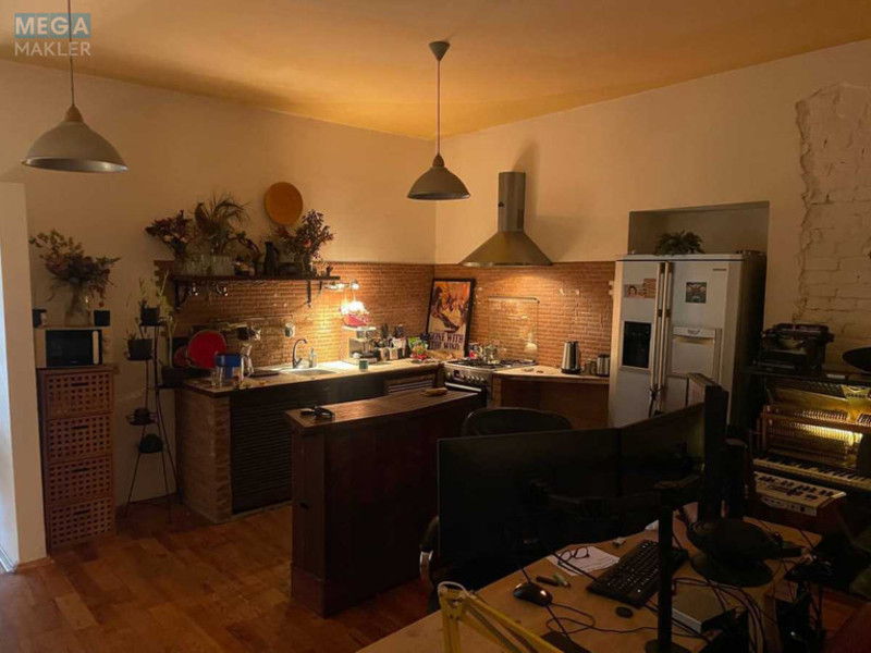 Продаж 2 кімнатної квартири (90/60/10), 4 пов. 4 пов. будинку, <a class="location-link" href="/kiev/" title="Недвижимость Київ">Київ</a>, <a class="location-link" href="/kiev/podolskij/" title="Недвижимость Подільський район">Подільський р-н</a>, Ярославская ул., 10 (изображение 10)