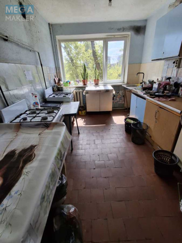 Продаж 1 кімнатної квартири (25/?/?), 4 пов. 5 пов. будинку, <a class="location-link" href="/kiev/" title="Недвижимость Київ">Київ</a>, <a class="location-link" href="/kiev/pecherskij/" title="Недвижимость Печерський район">Печерський р-н</a>, Залізничне шосе, 49 (изображение 9)