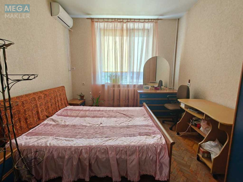 Оренда кімнати (підселення), <a class="location-link" href="/kiev/" title="Недвижимость Київ">Київ</a>, <a class="location-link" href="/kiev/pecherskij/" title="Недвижимость Печерський район">Печерський р-н</a>, Дружби Народів бульв., 13 (изображение 9)