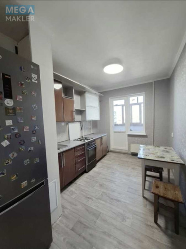Продаж 3 кімнатної квартири (62/39/8), 8 пов. 9 пов. будинку, <a class="location-link" href="/chernigov/" title="Недвижимость Чернігів">Чернігів</a>, <a class="location-link" href="/chernigov/desnyanskij/" title="Недвижимость Деснянський район">Деснянський р-н</a>, Паркова, 7 (изображение 5)