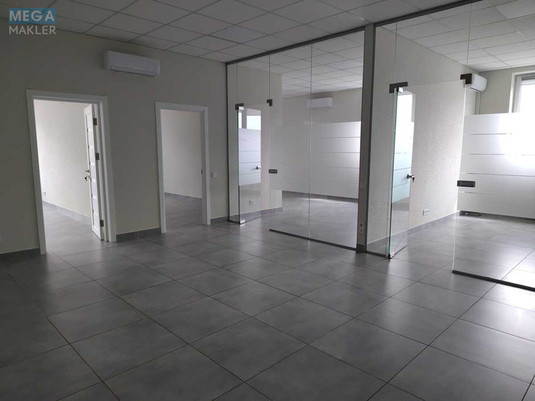 Оренда комерційної нерухомості, 214&nbsp;кв.м, под офис, <a class="location-link" href="/kiev/" title="Недвижимость Київ">Київ</a>, <a class="location-link" href="/kiev/dneprovskij/" title="Недвижимость Дніпровський район">Дніпровський р-н</a>, Уинстона Черчилля ул., 1 (изображение 2)