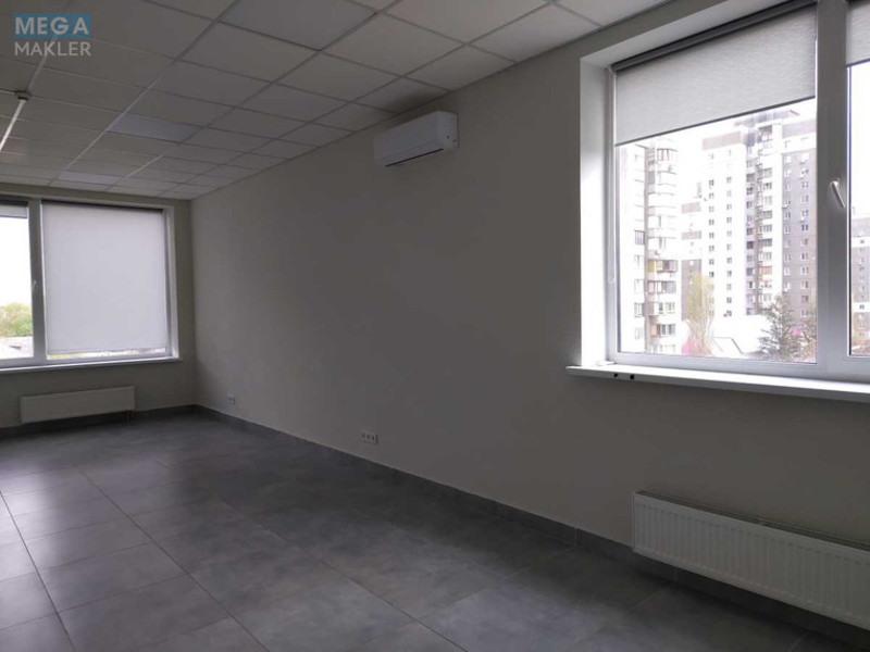Оренда комерційної нерухомості, 214&nbsp;кв.м, под офис, <a class="location-link" href="/kiev/" title="Недвижимость Київ">Київ</a>, <a class="location-link" href="/kiev/dneprovskij/" title="Недвижимость Дніпровський район">Дніпровський р-н</a>, Уинстона Черчилля ул., 1 (изображение 4)