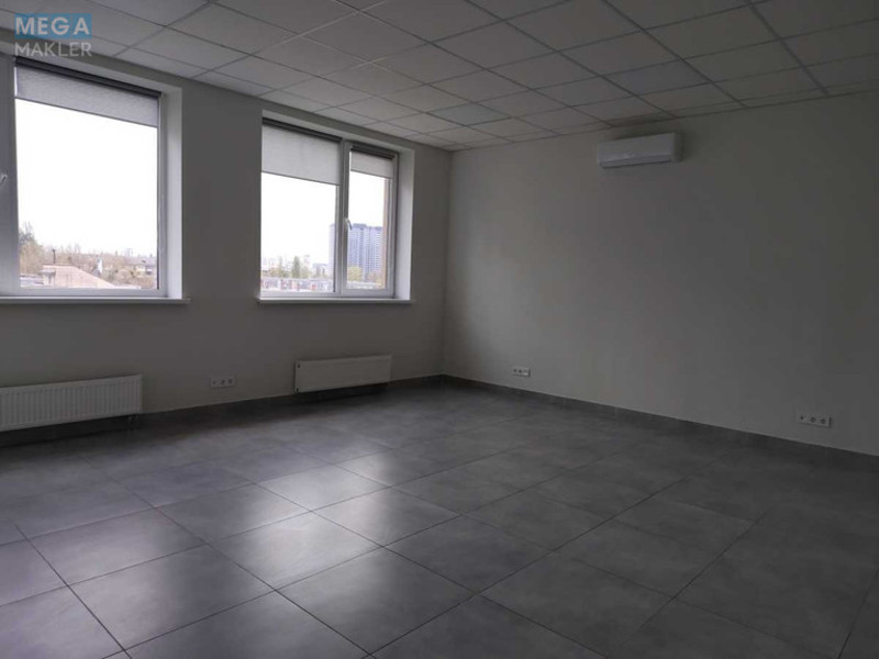 Оренда комерційної нерухомості, 214&nbsp;кв.м, под офис, <a class="location-link" href="/kiev/" title="Недвижимость Київ">Київ</a>, <a class="location-link" href="/kiev/dneprovskij/" title="Недвижимость Дніпровський район">Дніпровський р-н</a>, Уинстона Черчилля ул., 1 (изображение 6)