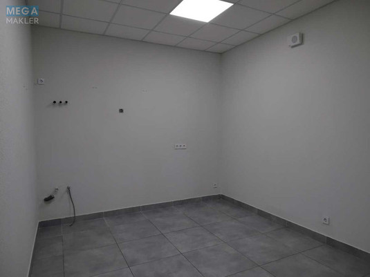 Оренда комерційної нерухомості, 214&nbsp;кв.м, под офис, <a class="location-link" href="/kiev/" title="Недвижимость Київ">Київ</a>, <a class="location-link" href="/kiev/dneprovskij/" title="Недвижимость Дніпровський район">Дніпровський р-н</a>, Уинстона Черчилля ул., 1 (изображение 7)