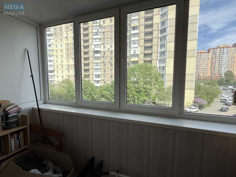 Продаж 3 кімнатної квартири (72/47/10), 5 пов. 10 пов. будинку, <a class="location-link" href="/kiev/" title="Недвижимость Київ">Київ</a>, <a class="location-link" href="/kiev/svyatoshinskij/" title="Недвижимость Святошинський район">Святошинський р-н</a>, Ірпінська вул., 62 (изображение 8)
