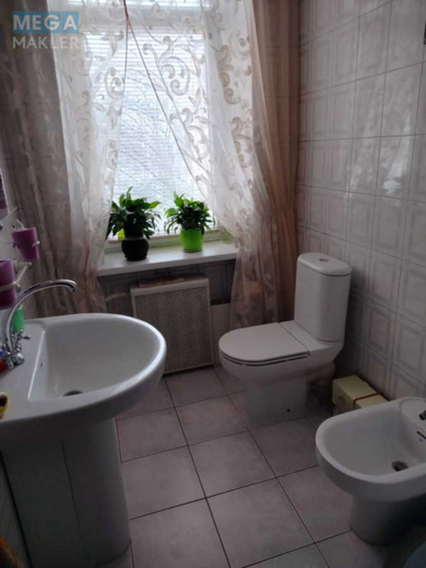 Оренда кімнати (підселення), <a class="location-link" href="/kiev/" title="Недвижимость Київ">Київ</a>, <a class="location-link" href="/kiev/pecherskij/" title="Недвижимость Печерський район">Печерський р-н</a>, Джона Маккейна вул., 18 (изображение 10)