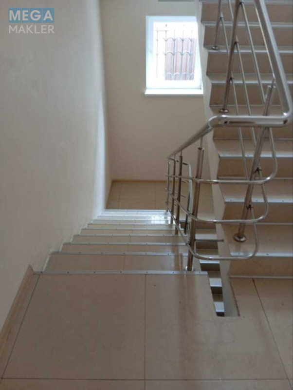 Продаж дома, 3&nbsp;поверху, 346&nbsp;кв.м, 8&nbsp;кімнат, ділянка 6&nbsp;соток, <a class="location-link" href="/kiev/" title="Недвижимость Київ">Київ</a>, <a class="location-link" href="/kiev/shevchenkovskij/" title="Недвижимость Шевченківський район">Шевченківський р-н</a>, Академика Туполева ул. (изображение 9)