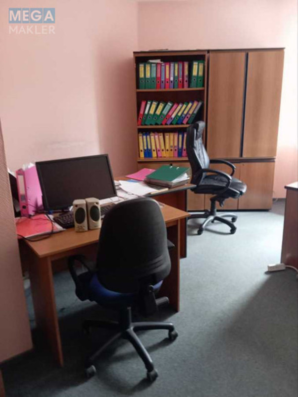 Продаж дома, 3&nbsp;поверху, 346&nbsp;кв.м, 8&nbsp;кімнат, ділянка 6&nbsp;соток, <a class="location-link" href="/kiev/" title="Недвижимость Київ">Київ</a>, <a class="location-link" href="/kiev/shevchenkovskij/" title="Недвижимость Шевченківський район">Шевченківський р-н</a>, Академика Туполева ул. (изображение 10)