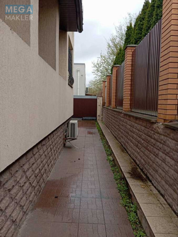 Продаж дома, 3&nbsp;поверху, 346&nbsp;кв.м, 8&nbsp;кімнат, ділянка 6&nbsp;соток, <a class="location-link" href="/kiev/" title="Недвижимость Київ">Київ</a>, <a class="location-link" href="/kiev/shevchenkovskij/" title="Недвижимость Шевченківський район">Шевченківський р-н</a>, Академика Туполева ул. (изображение 24)
