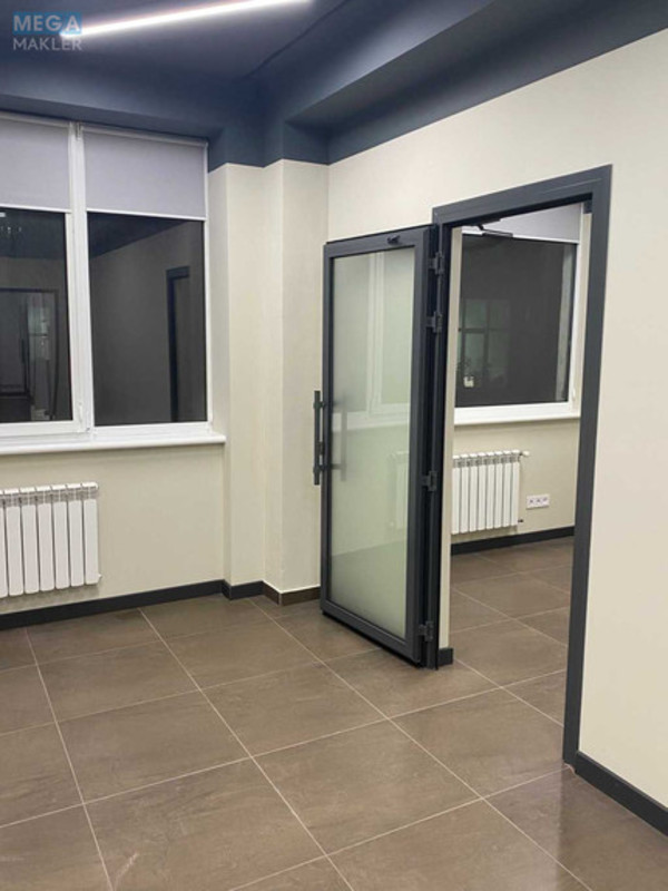 Оренда комерційної нерухомості, 27&nbsp;кв.м, под офис, <a class="location-link" href="/kiev/" title="Недвижимость Київ">Київ</a>, <a class="location-link" href="/kiev/dneprovskij/" title="Недвижимость Дніпровський район">Дніпровський р-н</a>, Евгения Сверстюка ул., 11 (изображение 2)