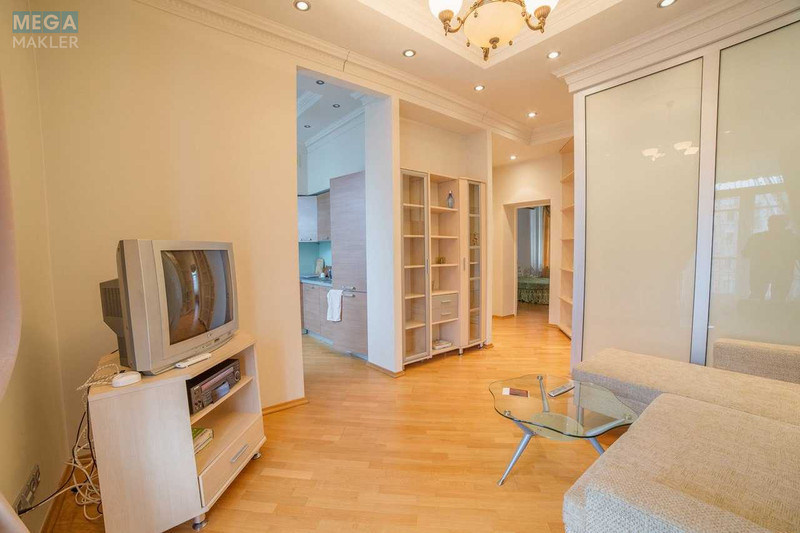 Оренда 2 кімнатної квартири, <a class="location-link" href="/kiev/" title="Недвижимость Київ">Київ</a>, <a class="location-link" href="/kiev/pecherskij/" title="Недвижимость Печерський район">Печерський р-н</a>, Крещатик ул., 21 (изображение 2)