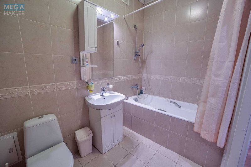 Оренда 2 кімнатної квартири, <a class="location-link" href="/kiev/" title="Недвижимость Київ">Київ</a>, <a class="location-link" href="/kiev/pecherskij/" title="Недвижимость Печерський район">Печерський р-н</a>, Крещатик ул., 21 (изображение 8)