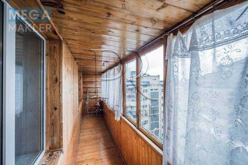 Продаж 3 кімнатної квартири (69/42/7), 9 пов. 9 пов. будинку, <a class="location-link" href="/kiev/" title="Недвижимость Київ">Київ</a>, <a class="location-link" href="/kiev/pecherskij/" title="Недвижимость Печерський район">Печерський р-н</a>, Велика Васильківська вулиця, 102 (изображение 2)