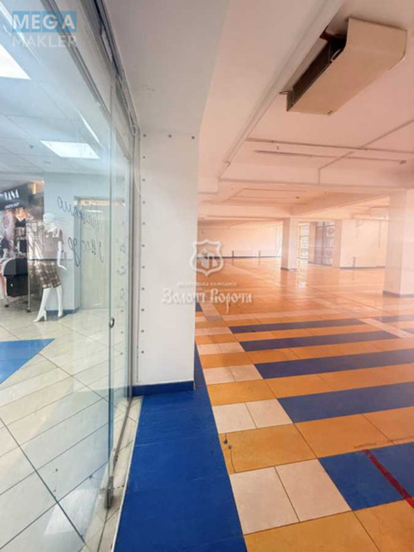 Продаж комерційної нерухомості, 222&nbsp;кв.м, под офис, <a class="location-link" href="/kiev/" title="Недвижимость Київ">Київ</a>, <a class="location-link" href="/kiev/svyatoshinskij/" title="Недвижимость Святошинський район">Святошинський р-н</a>, Берестейський просп., 136 (изображение 2)