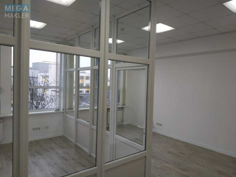 Оренда комерційної нерухомості, 35&nbsp;кв.м, под офис, <a class="location-link" href="/kiev/" title="Недвижимость Київ">Київ</a>, <a class="location-link" href="/kiev/dneprovskij/" title="Недвижимость Дніпровський район">Дніпровський р-н</a>, Евгения Сверстюка ул., 11ж (изображение 2)