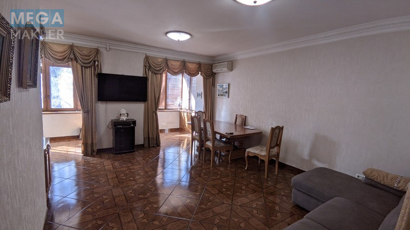 Оренда 2 кімнатної квартири, стандарт, <a class="location-link" href="/kiev/" title="Недвижимость Київ">Київ</a>, <a class="location-link" href="/kiev/pecherskij/" title="Недвижимость Печерський район">Печерський р-н</a>, Первомайского 9А ( <img src="https://megamakler.com.ua/metro/00ff00.gif" alt="" class="metro" /> м. Кловская, 2 ) (изображение 2)