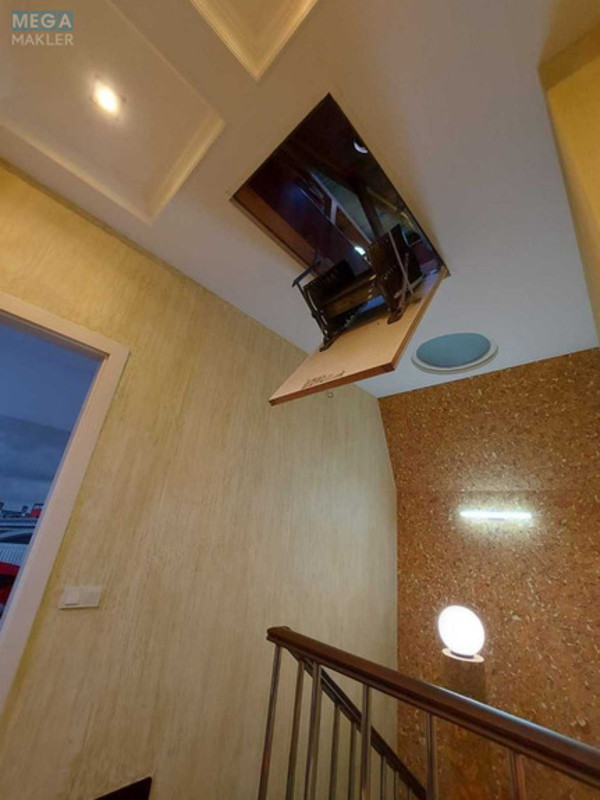 Продаж 7 кімнатної квартири (319/121/30), 3 пов. 3 пов. будинку, <a class="location-link" href="/kiev/" title="Недвижимость Київ">Київ</a>, <a class="location-link" href="/kiev/podolskij/" title="Недвижимость Подільський район">Подільський р-н</a>, Стеценка вул., 80 (изображение 3)