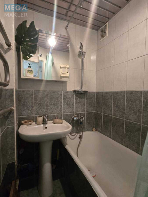 Продаж 3 кімнатної квартири (60/42/7), 8 пов. 9 пов. будинку, <a class="location-link" href="/kiev/" title="Недвижимость Київ">Київ</a>, <a class="location-link" href="/kiev/goloseevskij/" title="Недвижимость Голосіївський район">Голосіївський р-н</a>, Васильковская ул., 2-А (изображение 7)