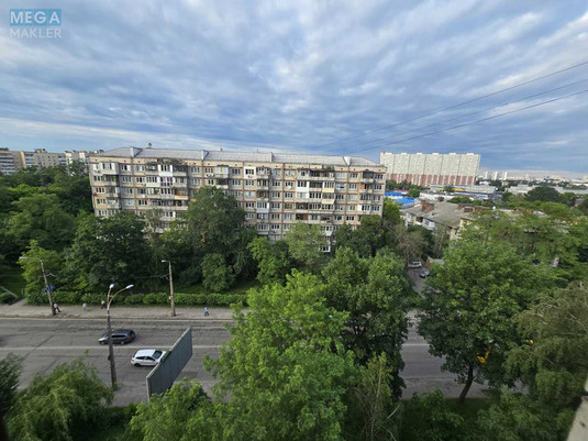 Продаж 3 кімнатної квартири (64/42/7), 9 пов. 9 пов. будинку, <a class="location-link" href="/kiev/" title="Недвижимость Київ">Київ</a>, <a class="location-link" href="/kiev/podolskij/" title="Недвижимость Подільський район">Подільський р-н</a>, Кирилловская ул., 131 (изображение 2)