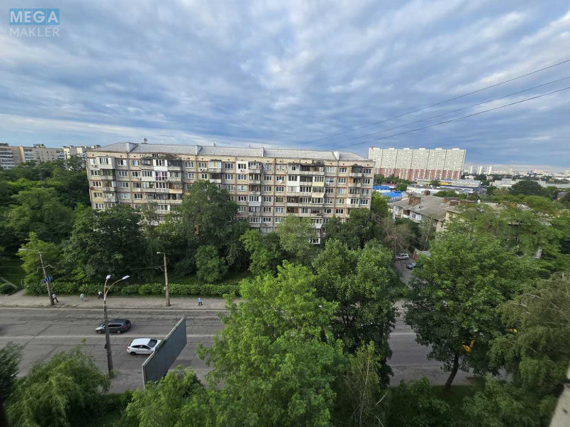 Продаж 3 кімнатної квартири (64/42/7), 9 пов. 9 пов. будинку, <a class="location-link" href="/kiev/" title="Недвижимость Київ">Київ</a>, <a class="location-link" href="/kiev/podolskij/" title="Недвижимость Подільський район">Подільський р-н</a>, Кирилловская ул., 131 (изображение 2)