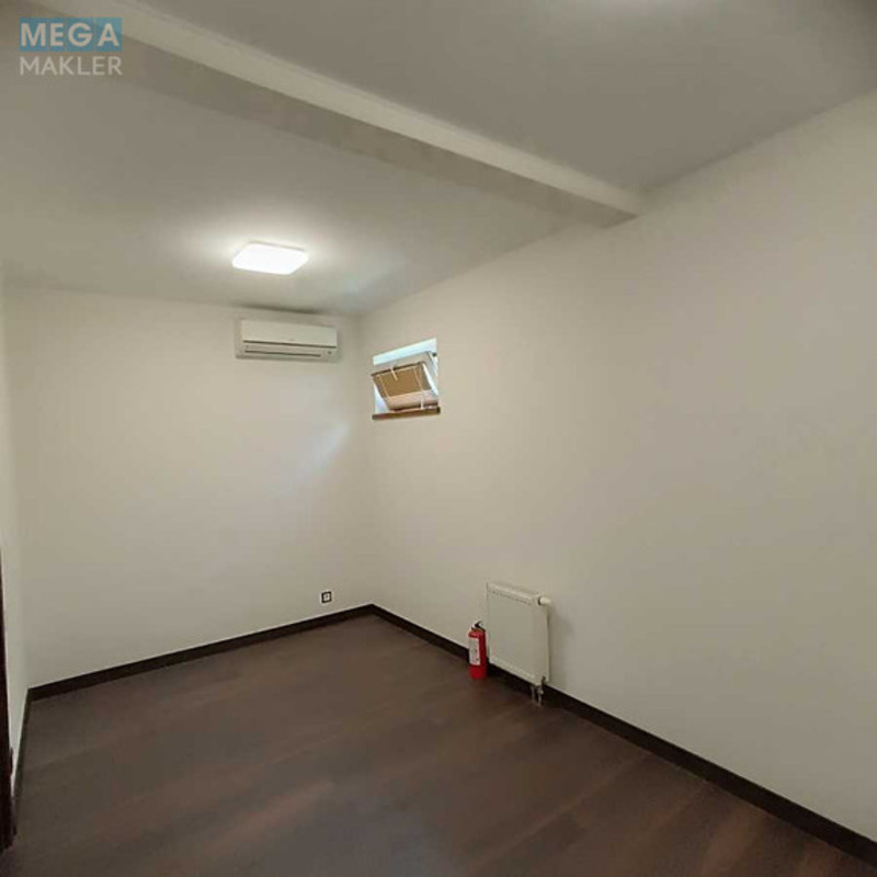 Продаж дома, 2&nbsp;поверху, 250&nbsp;кв.м, 4&nbsp;кімнати, ділянка 6&nbsp;соток, <a class="location-link" href="/kiev/" title="Недвижимость Київ">Київ</a>, <a class="location-link" href="/kiev/dneprovskij/" title="Недвижимость Дніпровський район">Дніпровський р-н</a>, 1 Садовый пер. (изображение 20)