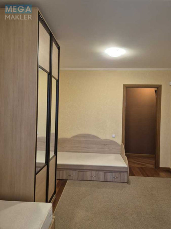 Оренда 3 кімнатної квартири, <a class="location-link" href="/kiev/" title="Недвижимость Київ">Київ</a>, <a class="location-link" href="/kiev/pecherskij/" title="Недвижимость Печерський район">Печерський р-н</a>, Старонаводницька вул., 6 (изображение 8)