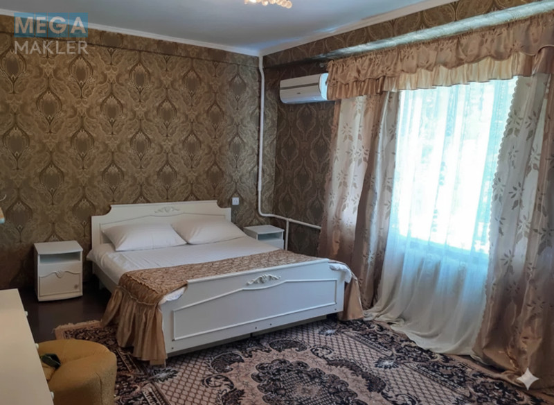 Оренда 4 кімнатні квартири, люкс, <a class="location-link" href="/kiev/" title="Недвижимость Київ">Київ</a>, <a class="location-link" href="/kiev/pecherskij/" title="Недвижимость Печерський район">Печерський р-н</a>, Бул. Л. Українки 9, Військовий Госпіталь ( <img src="https://megamakler.com.ua/metro/00ff00.gif" alt="" class="metro" /> м. Печерская, 4-5 хв. пішки ) (изображение 5)
