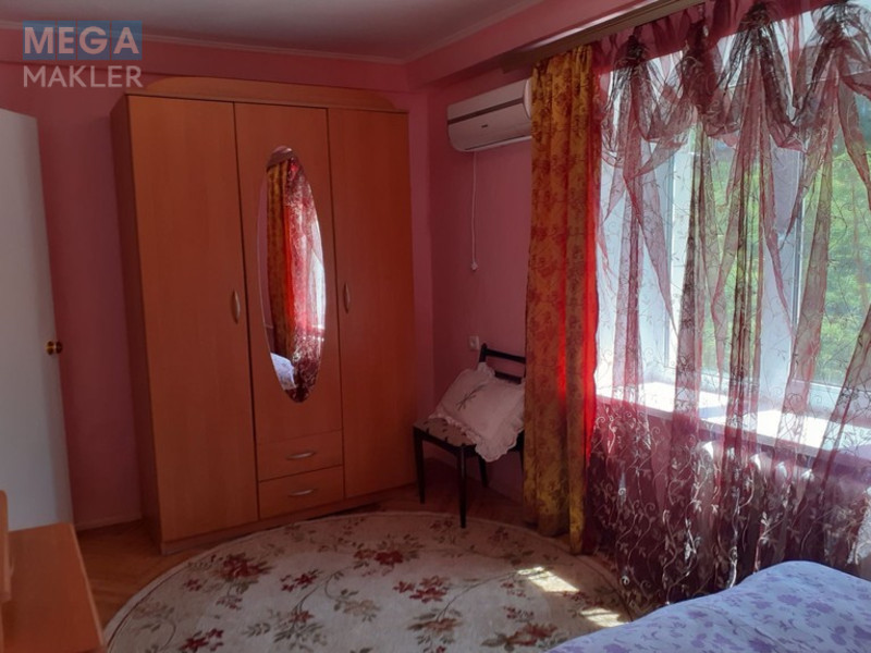 Оренда 4 кімнатні квартири, люкс, <a class="location-link" href="/kiev/" title="Недвижимость Київ">Київ</a>, <a class="location-link" href="/kiev/pecherskij/" title="Недвижимость Печерський район">Печерський р-н</a>, Бул. Л. Українки 9, Військовий Госпіталь ( <img src="https://megamakler.com.ua/metro/00ff00.gif" alt="" class="metro" /> м. Печерская, 4-5 хв. пішки ) (изображение 9)