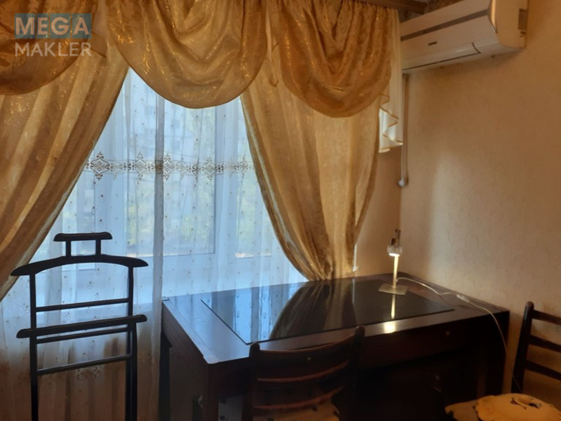 Оренда 4 кімнатні квартири, люкс, <a class="location-link" href="/kiev/" title="Недвижимость Київ">Київ</a>, <a class="location-link" href="/kiev/pecherskij/" title="Недвижимость Печерський район">Печерський р-н</a>, Бул. Л. Українки 9, Військовий Госпіталь ( <img src="https://megamakler.com.ua/metro/00ff00.gif" alt="" class="metro" /> м. Печерская, 4-5 хв. пішки ) (изображение 12)