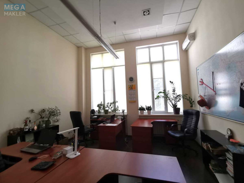 Оренда комерційної нерухомості, 221&nbsp;кв.м, под офис, <a class="location-link" href="/kiev/" title="Недвижимость Київ">Київ</a>, <a class="location-link" href="/kiev/shevchenkovskij/" title="Недвижимость Шевченківський район">Шевченківський р-н</a>, Глибочицька вул., 40 (изображение 11)