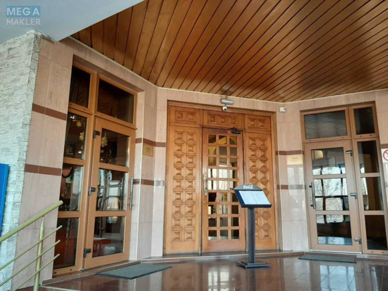 Продаж комерційної нерухомості, 3&nbsp;270&nbsp;кв.м, <a class="location-link" href="/kiev/" title="Недвижимость Київ">Київ</a>, <a class="location-link" href="/kiev/solomenskij/" title="Недвижимость Солом'янський район">Солом'янський р-н</a>, Кольцевая дорога (изображение 3)