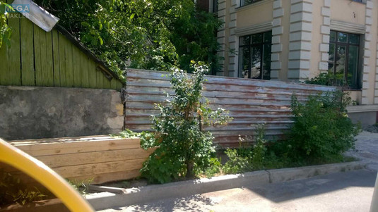 Продаж дома, 1&nbsp; поверх, 65&nbsp;кв.м, 2&nbsp;кімнати, ділянка 5&nbsp;соток, <a class="location-link" href="/kiev/" title="Недвижимость Київ">Київ</a>, <a class="location-link" href="/kiev/solomenskij/" title="Недвижимость Солом'янський район">Солом'янський р-н</a>, Травневая ул., 11 (изображение 2)