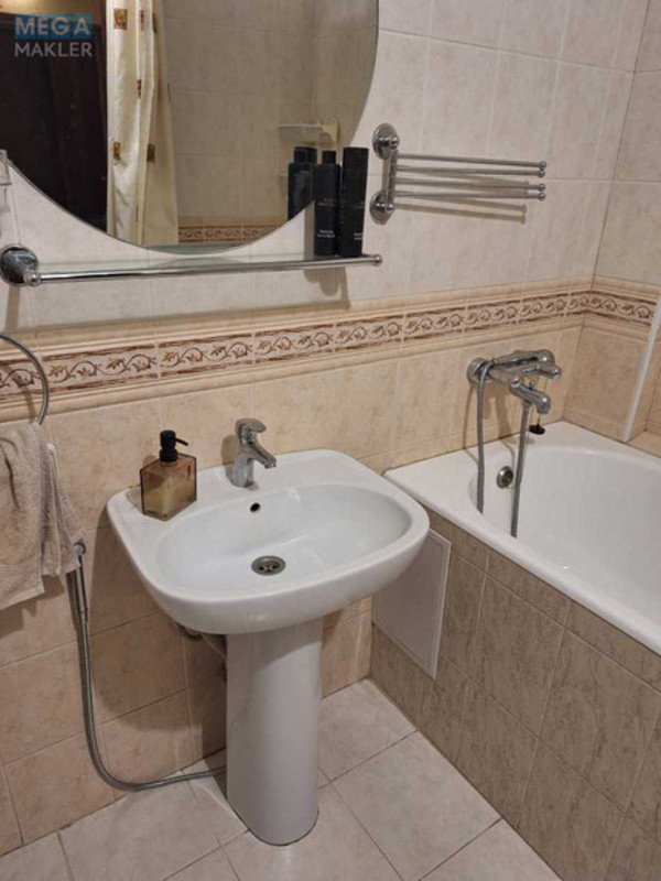 Оренда 2 кімнатної квартири, <a class="location-link" href="/kiev/" title="Недвижимость Київ">Київ</a>, <a class="location-link" href="/kiev/svyatoshinskij/" title="Недвижимость Святошинский район">Святошинский р-н</a>, Саксаганського вул., 85 (изображение 4)