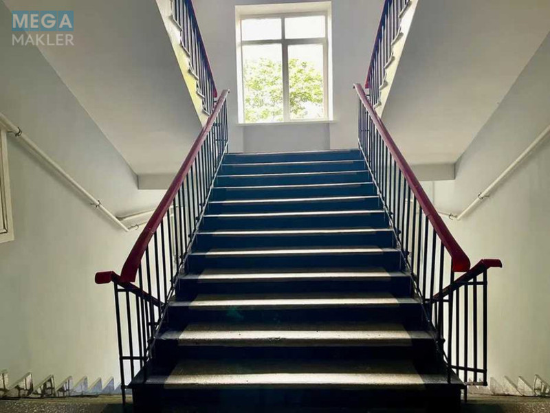 Продаж комерційної нерухомості, 1&nbsp;074&nbsp;кв.м, под офис, <a class="location-link" href="/kiev/" title="Недвижимость Київ">Київ</a>, <a class="location-link" href="/kiev/pecherskij/" title="Недвижимость Печерський район">Печерський р-н</a>, Євгена Коновальця вул., 31 (изображение 5)