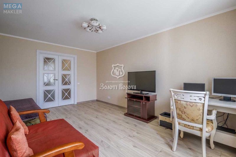 Продаж 3 кімнатної квартири (110/39/14,2), 7 пов. 8 пов. будинку, <a class="location-link" href="/kiev/" title="Недвижимость Київ">Київ</a>, <a class="location-link" href="/kiev/podolskij/" title="Недвижимость Подільський район">Подільський р-н</a>, Межигірська вул., 43 (изображение 7)