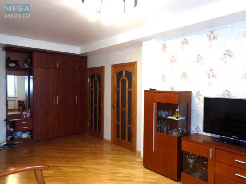 Продаж 3 кімнатної квартири (81/60/9), 12 пов. 16 пов. будинку, <a class="location-link" href="/kiev/" title="Недвижимость Київ">Київ</a>, <a class="location-link" href="/kiev/goloseevskij/" title="Недвижимость Голосіївський район">Голосіївський р-н</a>, Лятошинського вул., 2 (изображение 7)