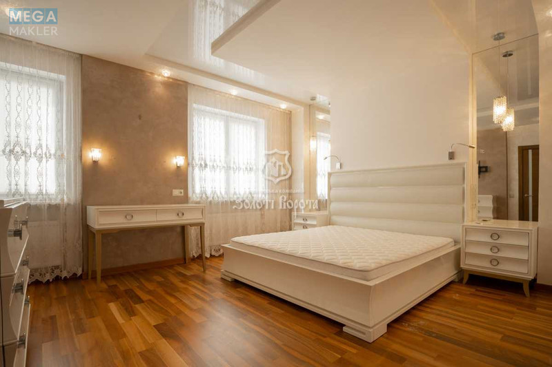 Продаж дома, 3&nbsp;поверху, 200&nbsp;кв.м, 6&nbsp;кімнат, ділянка 1&nbsp;сотка, <a class="location-link" href="/kiev/" title="Недвижимость Київ">Київ</a>, <a class="location-link" href="/kiev/obolonskij/" title="Недвижимость Оболонський район">Оболонський р-н</a>, Богатирський проїзд, 14 (изображение 9)